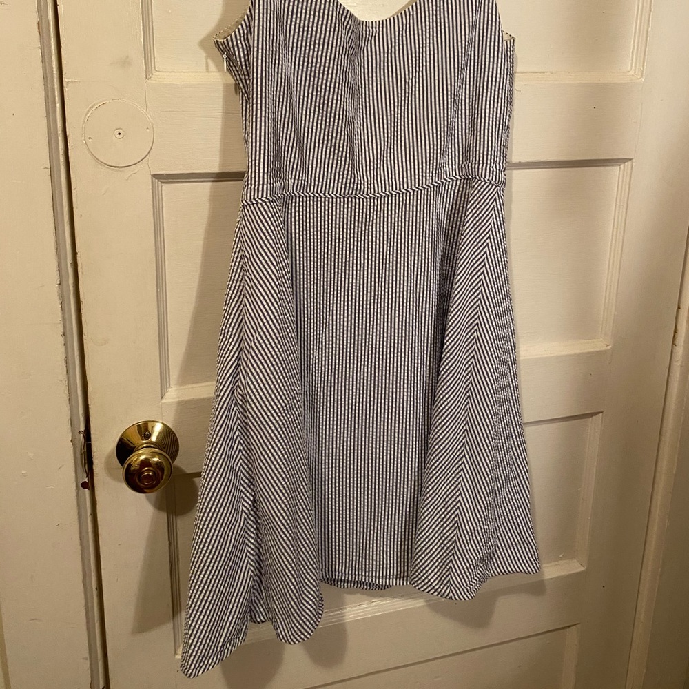 Uniqlo seersucker sleeveless knee length dress - Picture 3 of 5